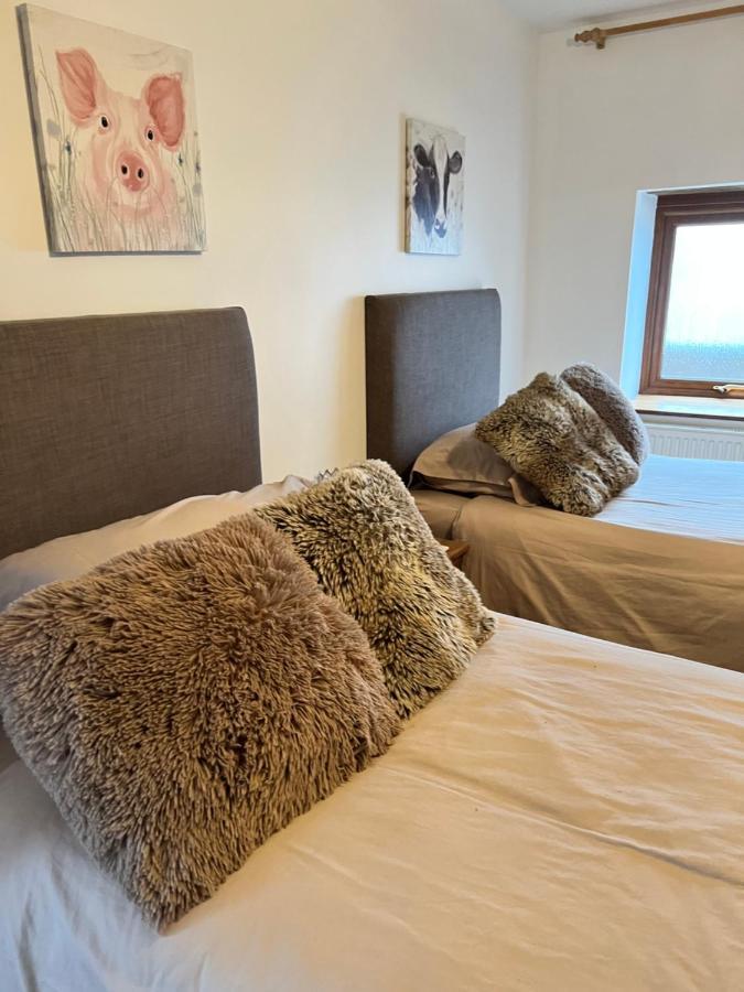 Beudy Bach Bed & Breakfast Cross Hands Екстериор снимка