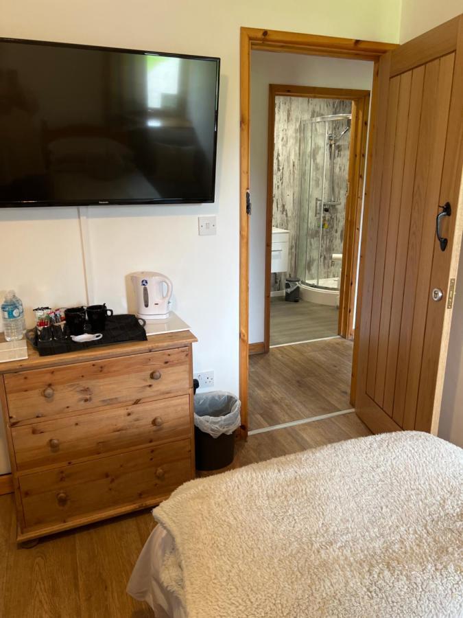 Beudy Bach Bed & Breakfast Cross Hands Екстериор снимка