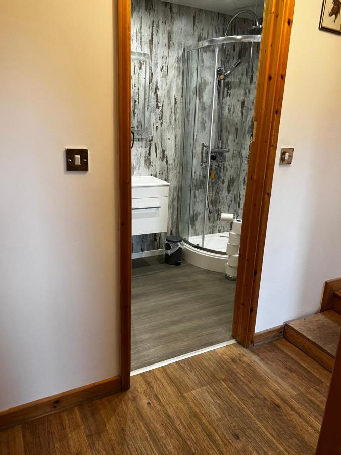 Beudy Bach Bed & Breakfast Cross Hands Екстериор снимка
